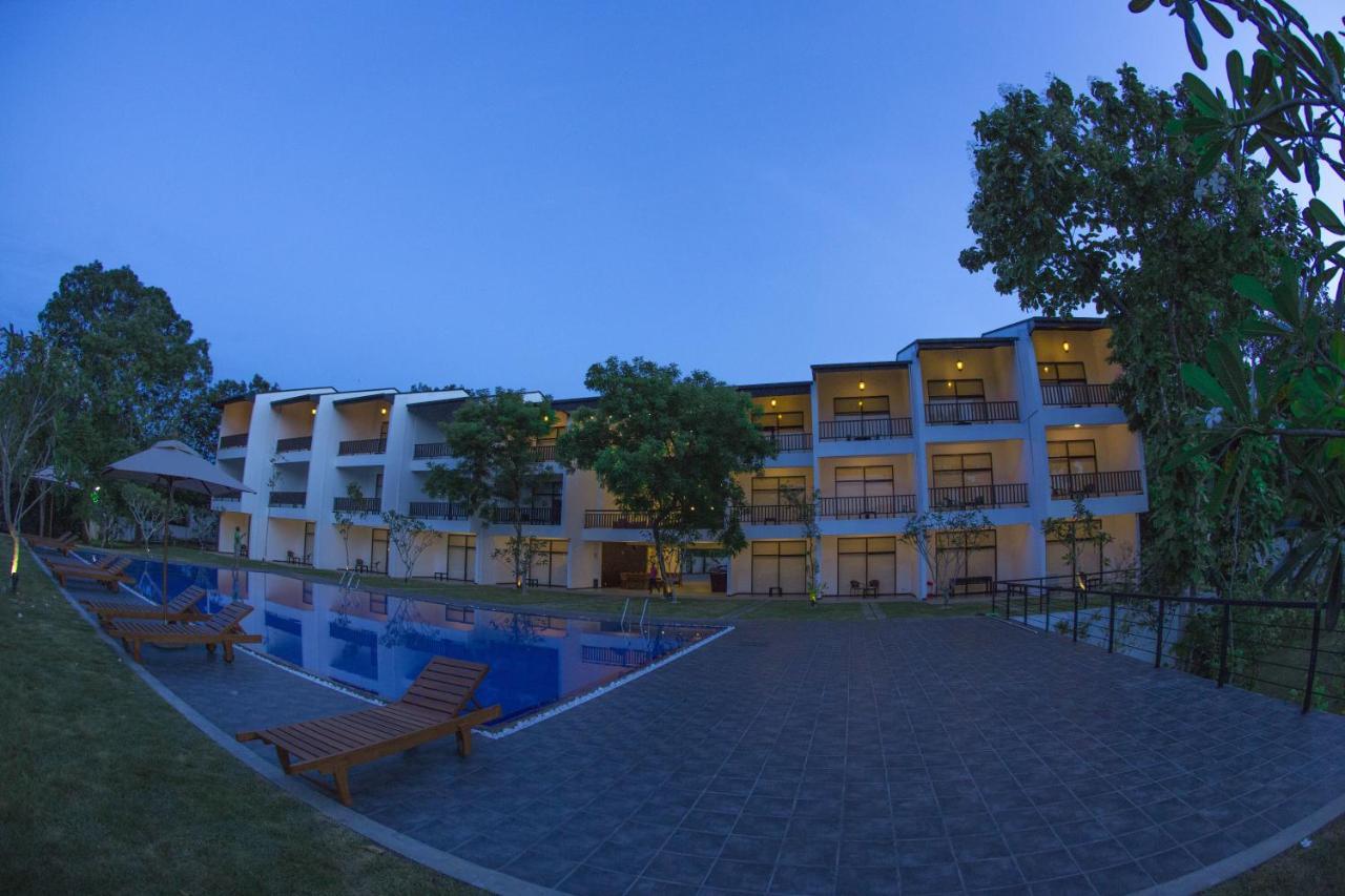 Grand Tamarind Lake Kataragama Esterno foto