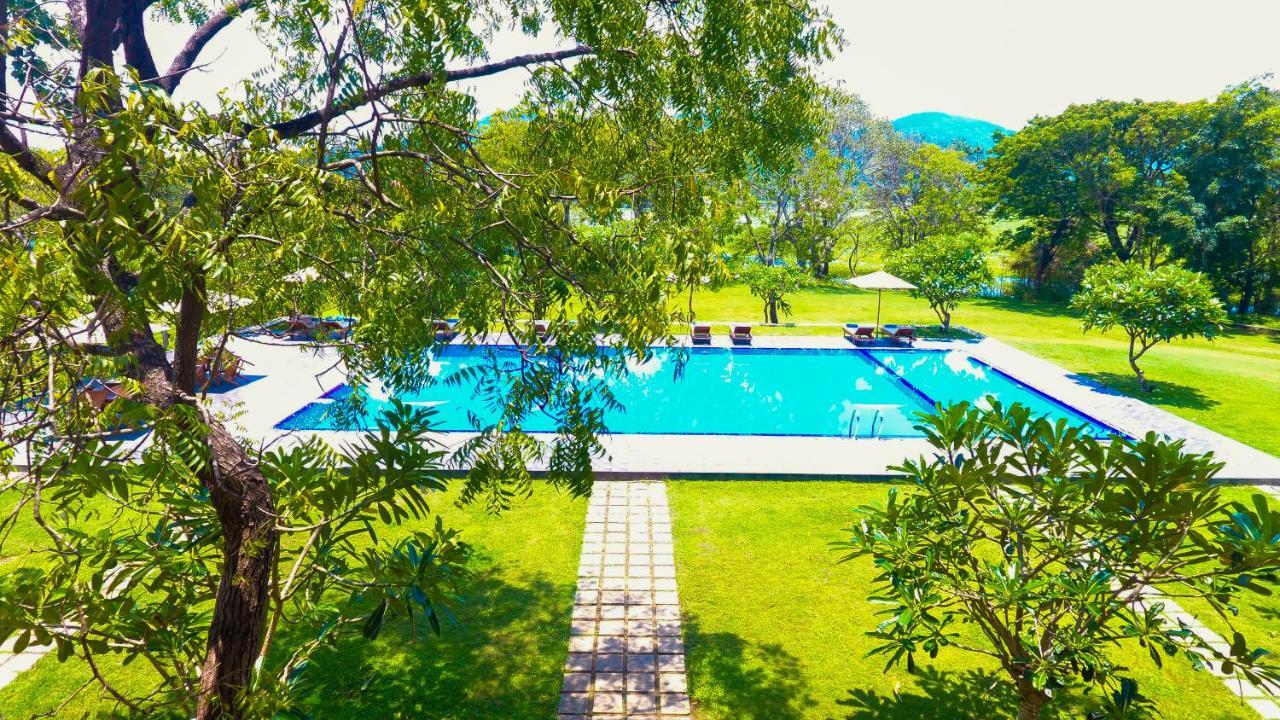 Grand Tamarind Lake Kataragama Esterno foto