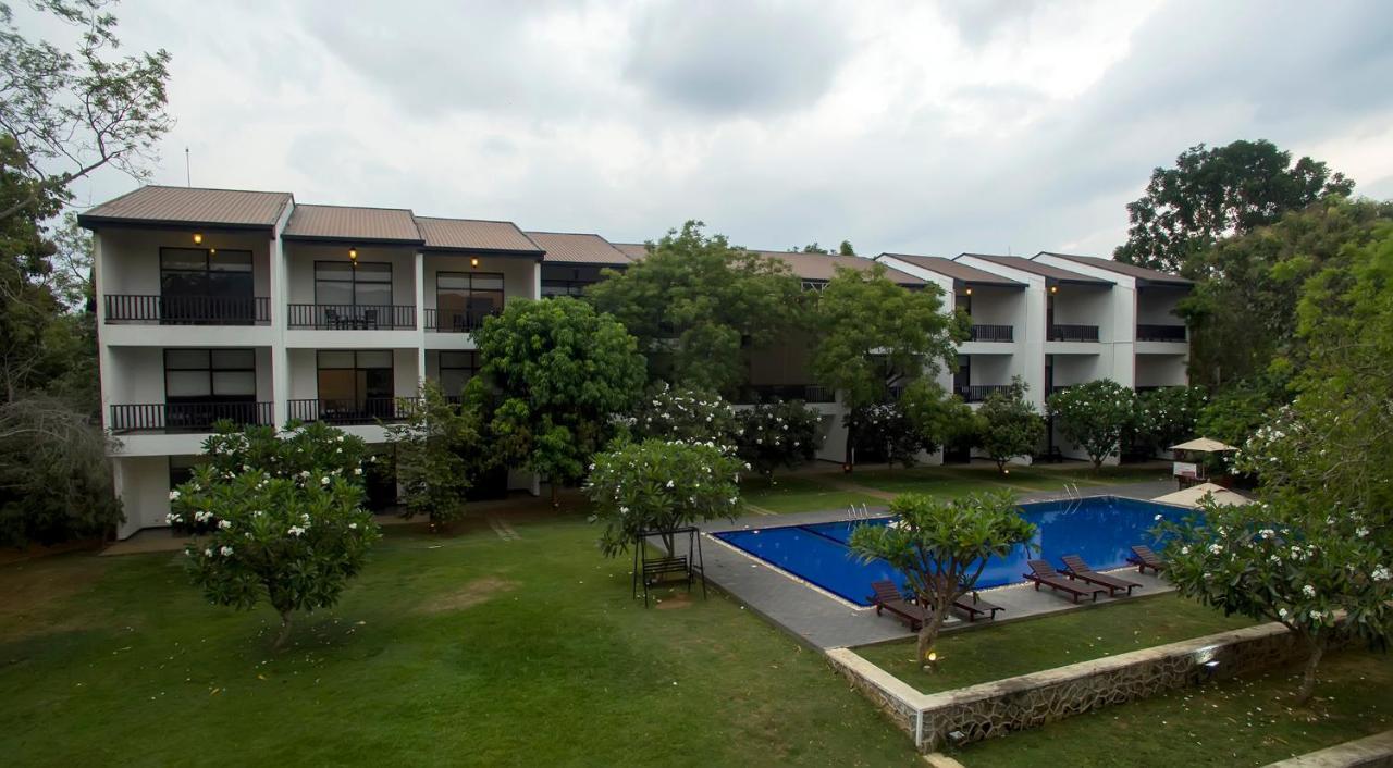 Grand Tamarind Lake Kataragama Esterno foto