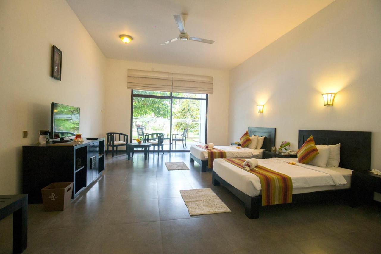 Grand Tamarind Lake Kataragama Esterno foto