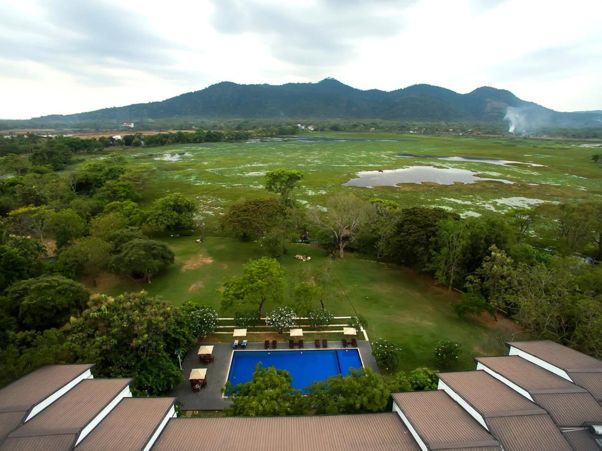 Grand Tamarind Lake Kataragama Esterno foto