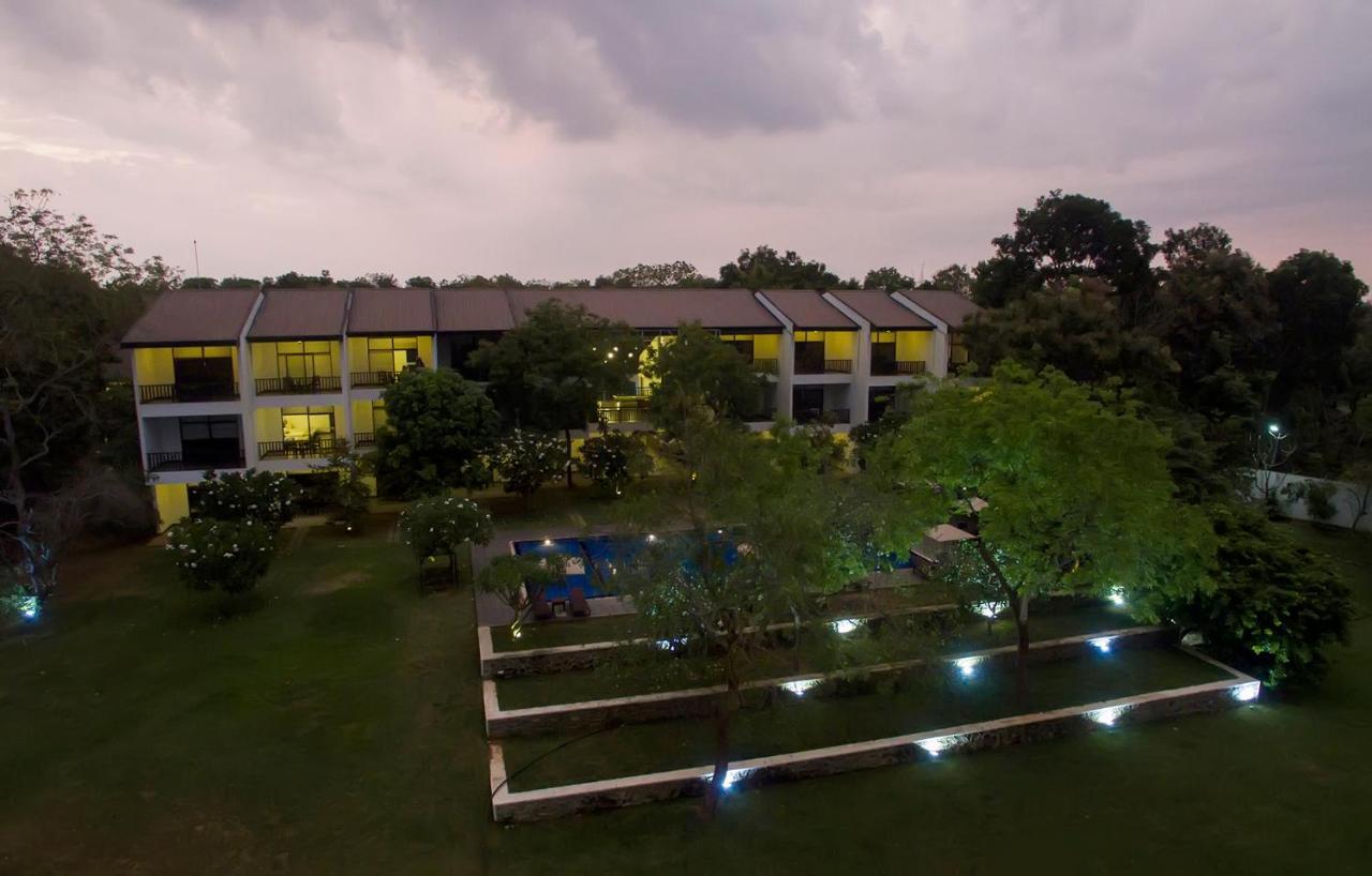 Grand Tamarind Lake Kataragama Esterno foto