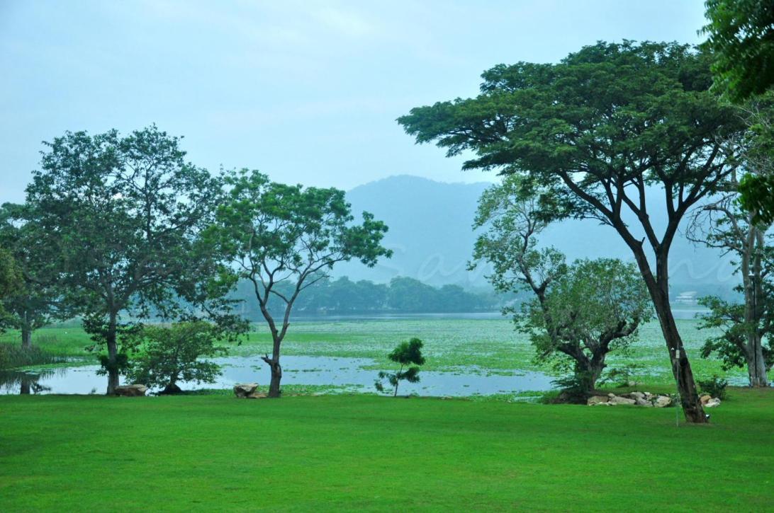Grand Tamarind Lake Kataragama Esterno foto